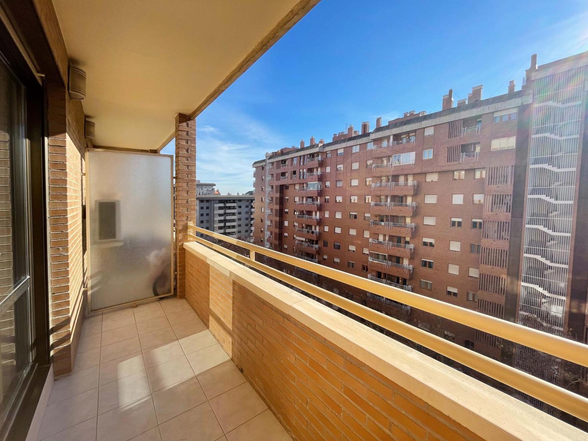 Apartamentos El Pilar Suites 3000 Zaragoza Exterior photo
