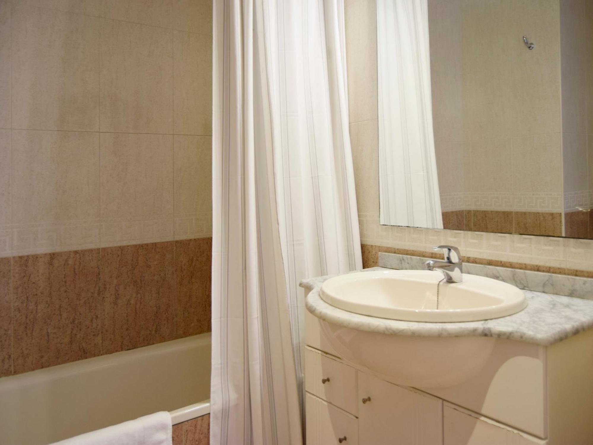 Apartamentos El Pilar Suites 3000 Zaragoza Exterior photo