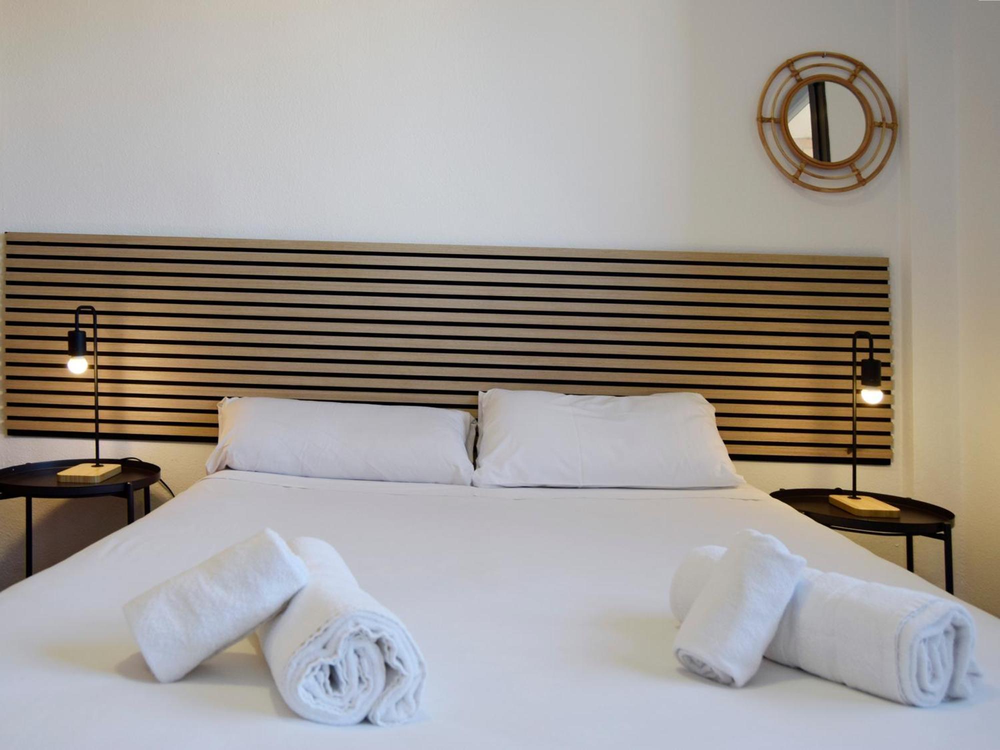 Apartamentos El Pilar Suites 3000 Zaragoza Exterior photo
